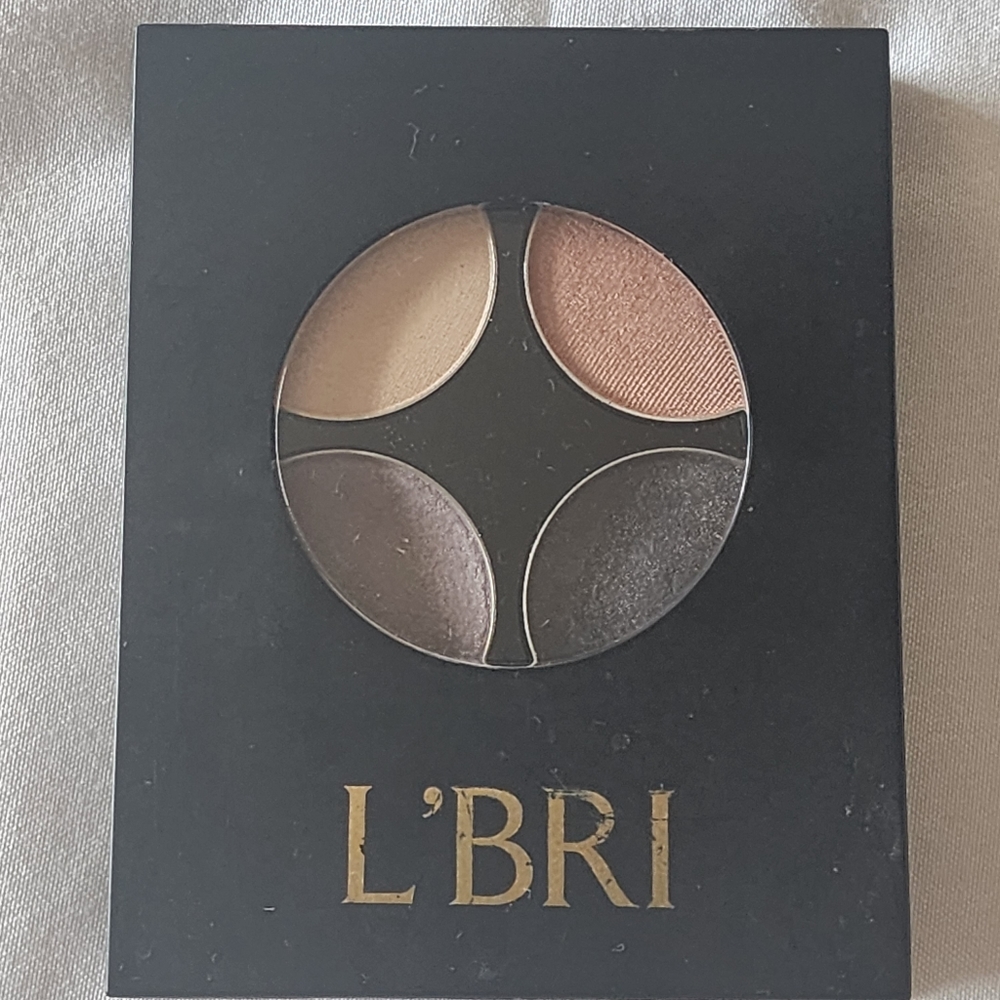 L'Bri Custom Eyeshadow Compact